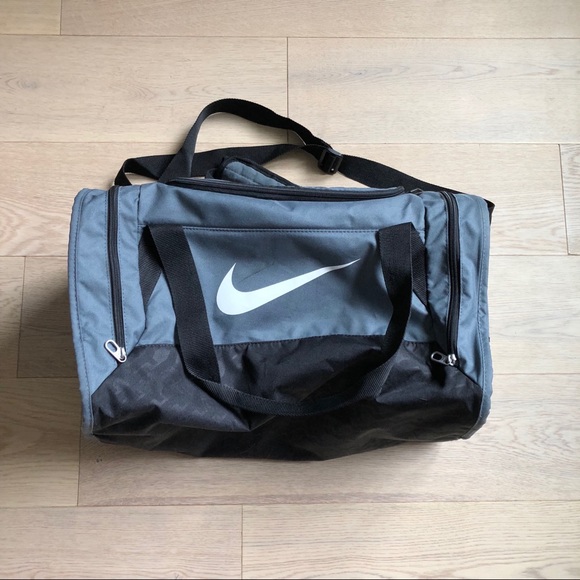 Nike Handbags - Nike duffel bag